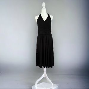 Donna Morgan Size 12 Halter Dress.
Pre owned in excellent condition.